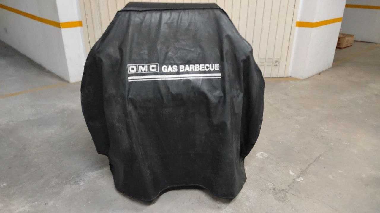 Barbeque a gas e com rochas de lava