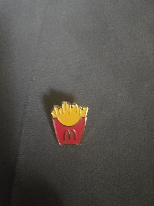 Haczyk McDonald na koszulkę