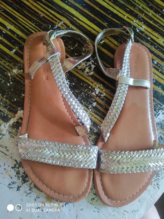 Продам босоножки недорого