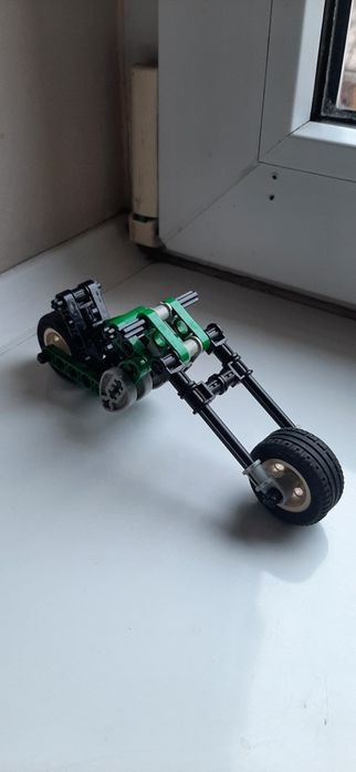 LEGO Klocki Seria Technic Bionicle Slizer Numer 8236 Bike Burner