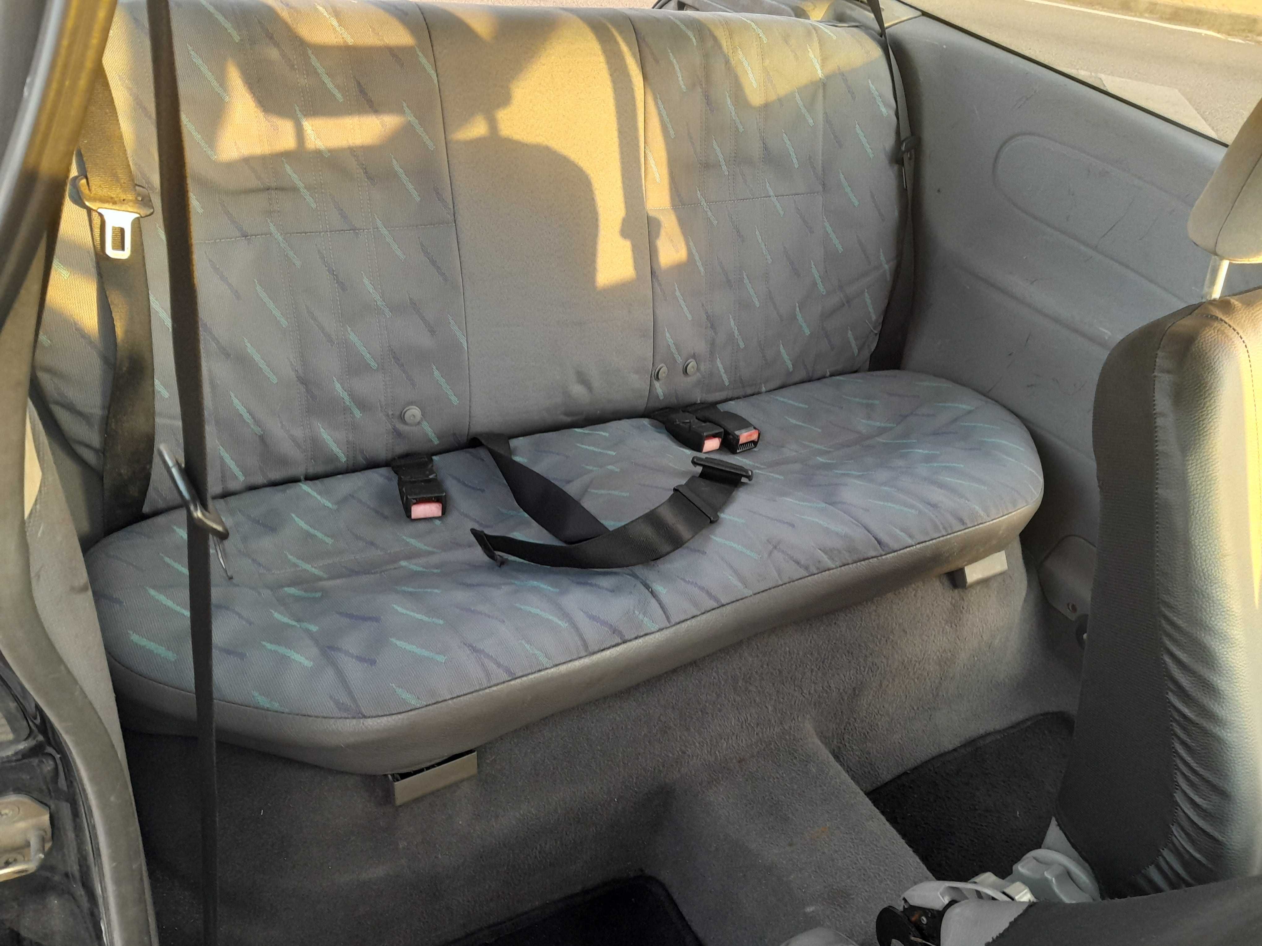 Opel Corsa-B funcional sem problemas mecânicos