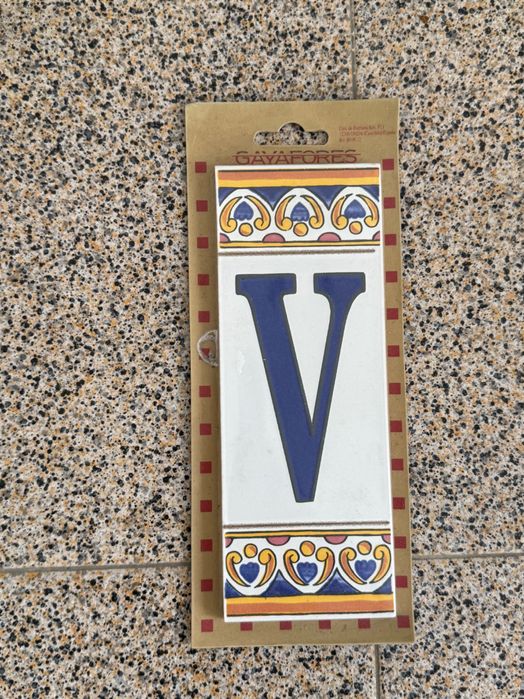 Azulejos Decorativos com Letras – Novos, Conjunto “Vivenda do Moreira”