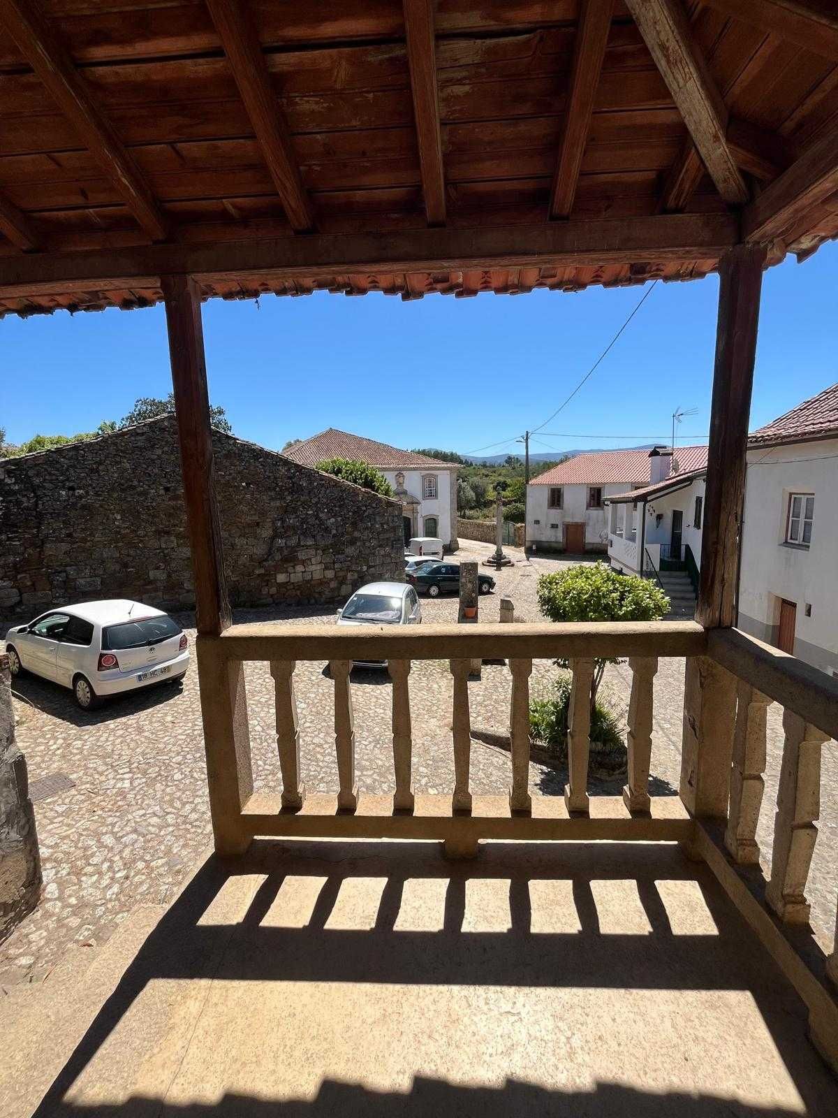 Casa com terreno no centro de Lourosa, Oliveira do hospital.
