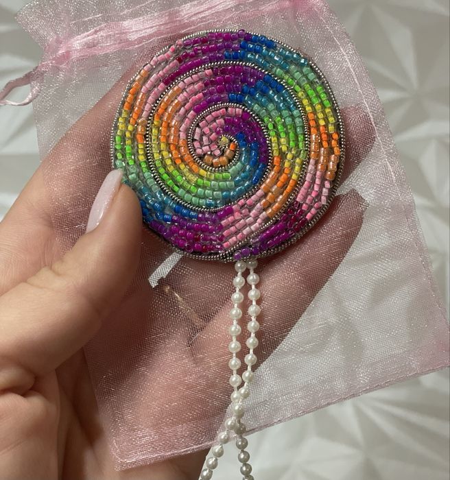 Брошка ручної роботи