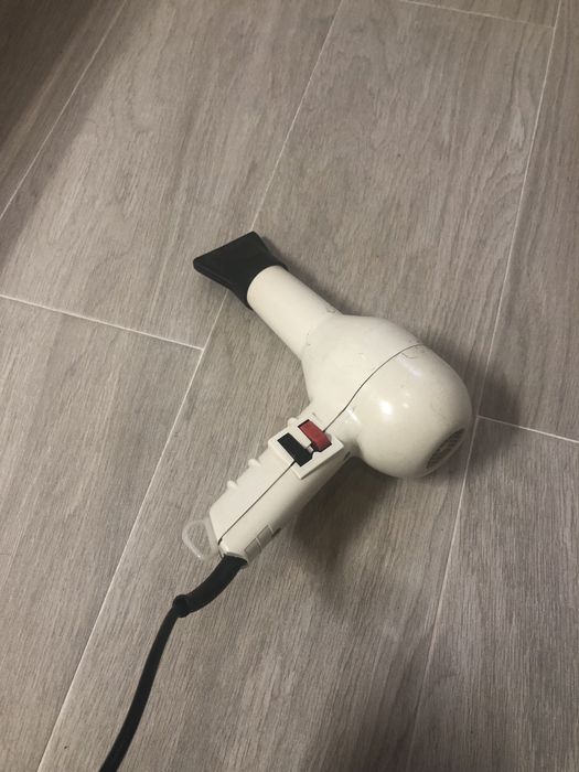 Secador de cabelo com duas velocidades e temperaturas