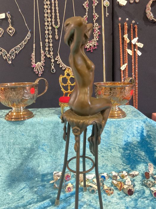Bronze escultura em banco 29 cm  / outros anúncios em baixo
