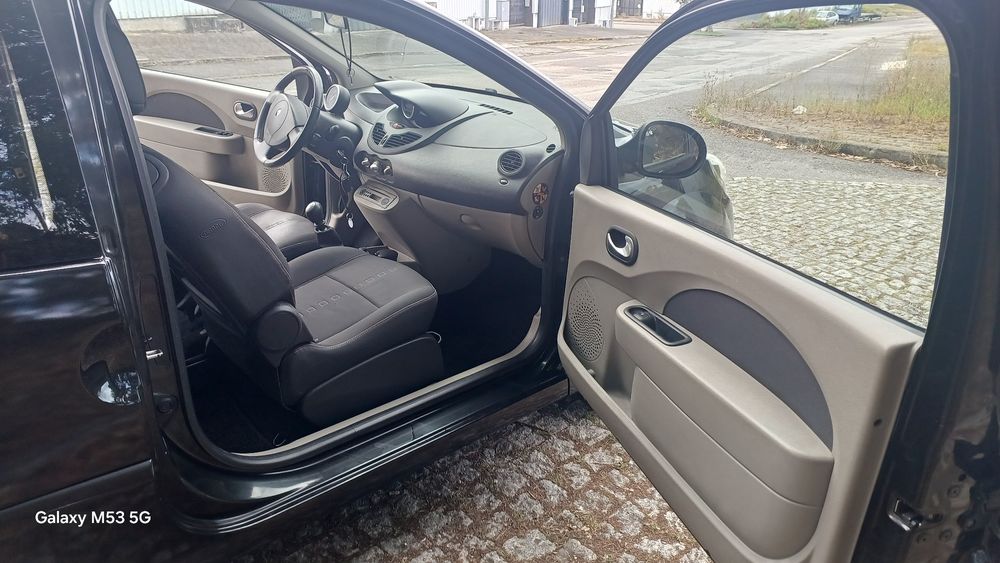 Renalt twingo com teto panorâmica