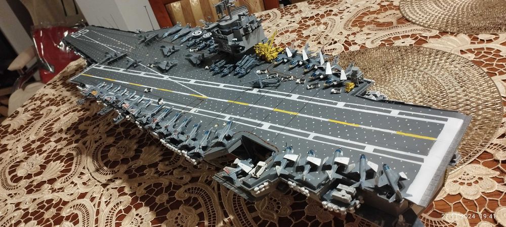 Sprzedam złożony model lotniskowca,,Enterprise"