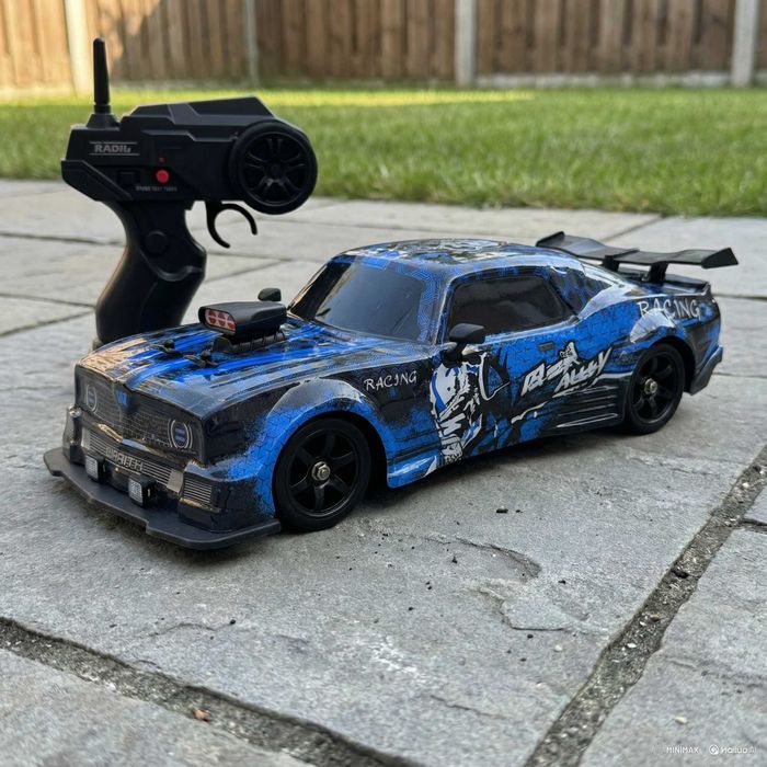 Машина на радиоуправлении 3.7V дрифтує підсвічування, парогенератор