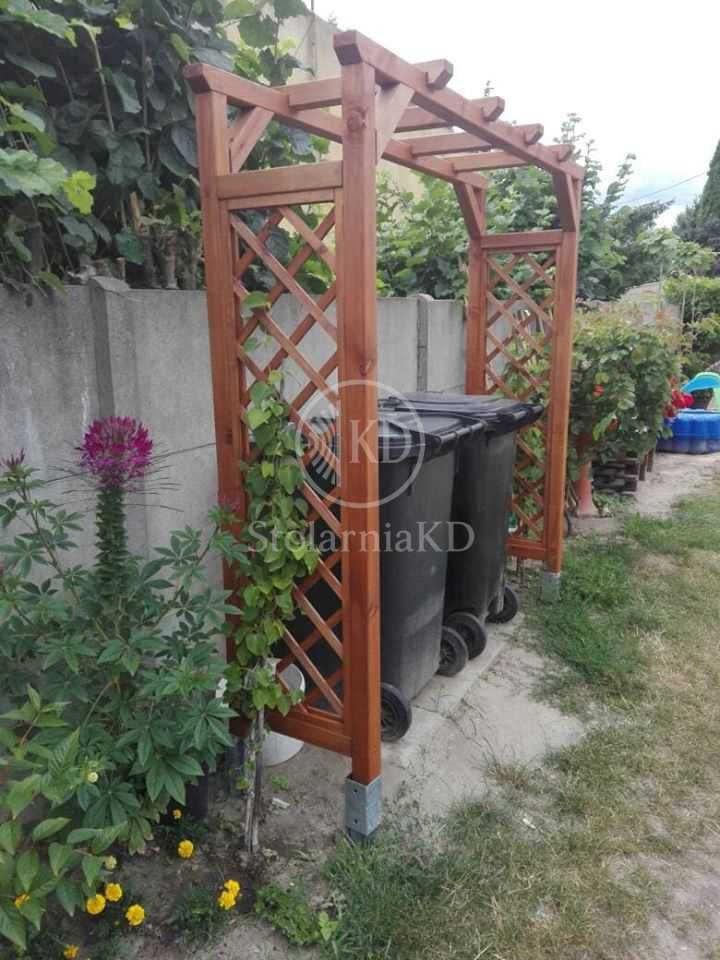 Pergola przejście z ławka kratka ogrodowa róże rośliny