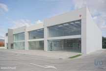 Loja / Estabelecimento Comercial em Batalha de 302,00 m2