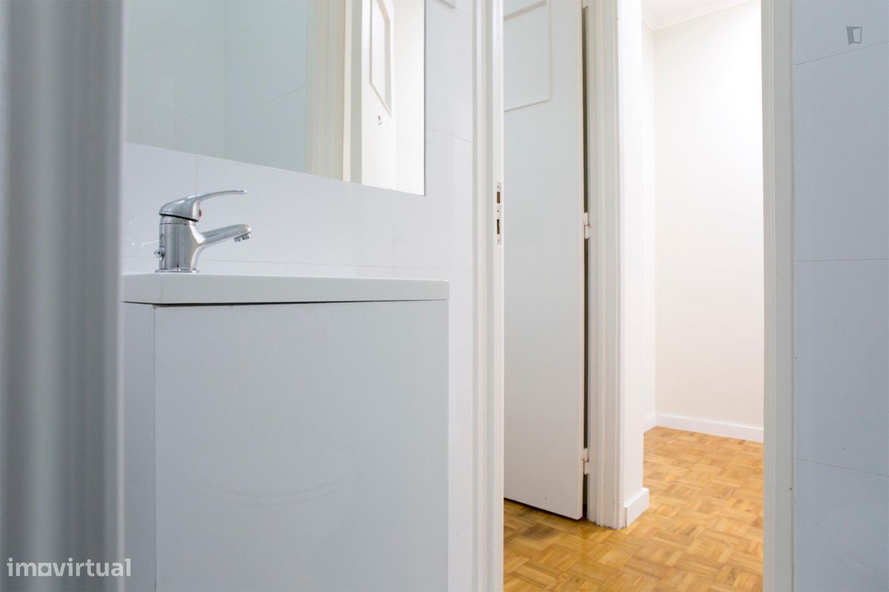 553527 - Quarto com cama de solteiro em...