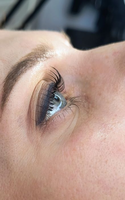 Нарощування вій, ламінування, фарбування брів