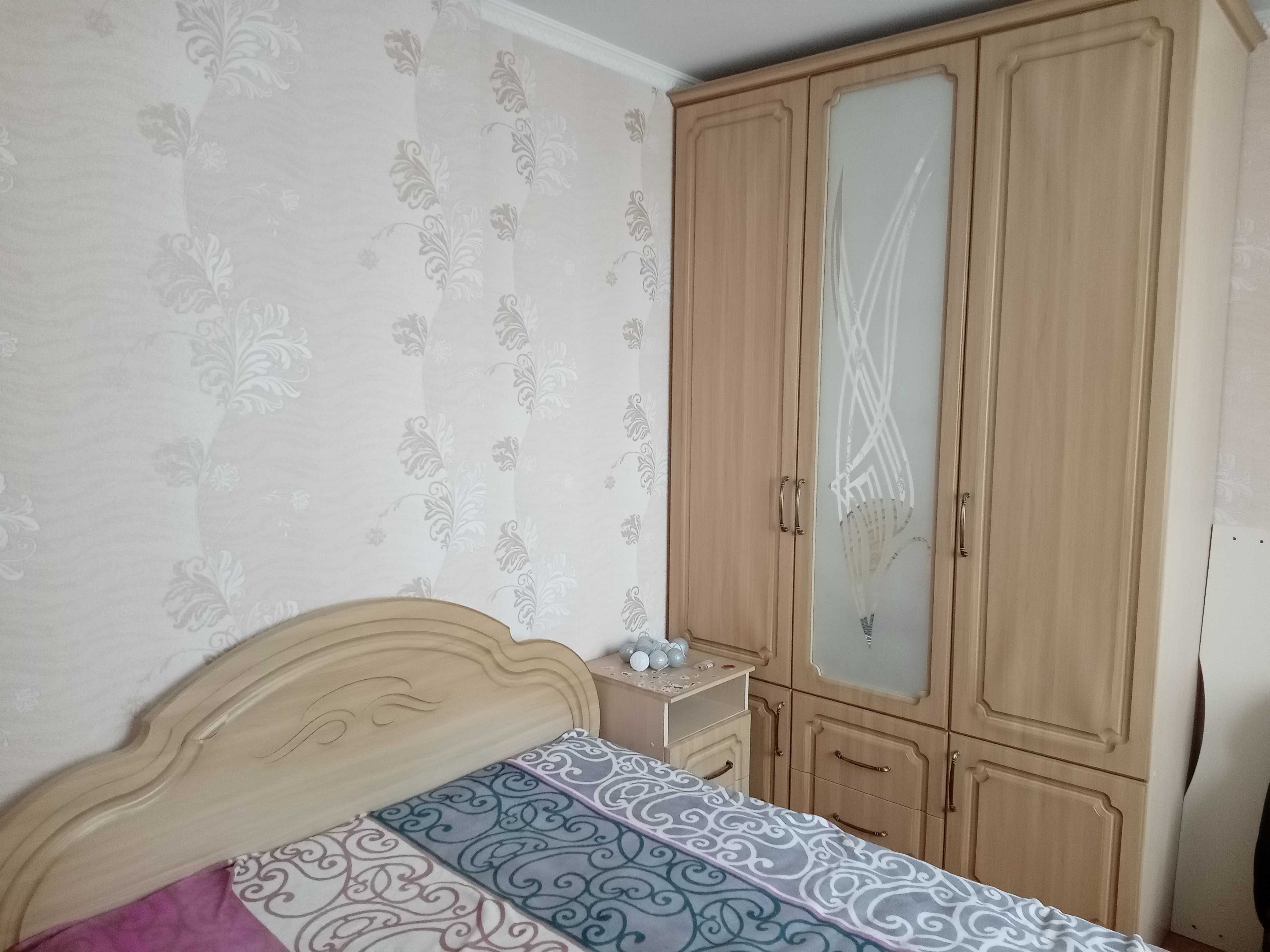 Продам шкаф кровать и 2 тумбочки