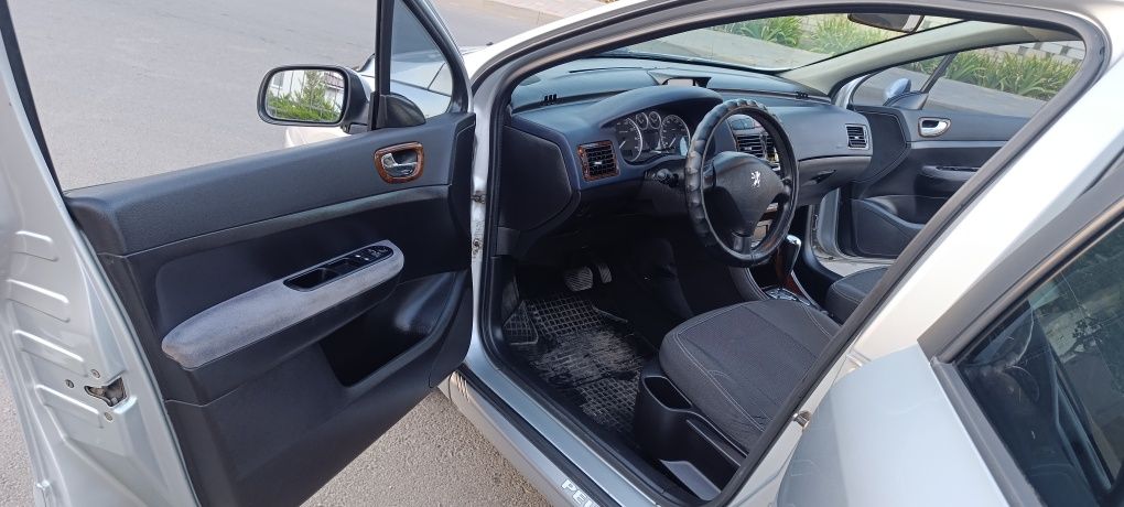 Пежо 307 2005 год 2.0 АВТОМАТ