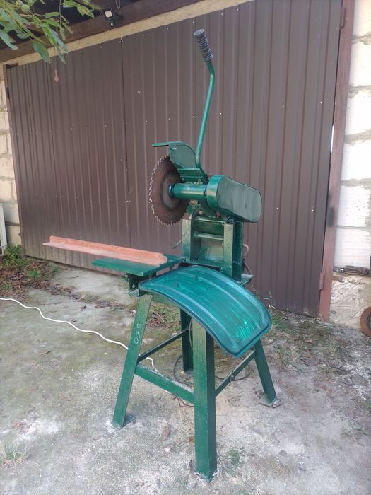 Подрібнювач гілок, дровокол, відрізний станок.