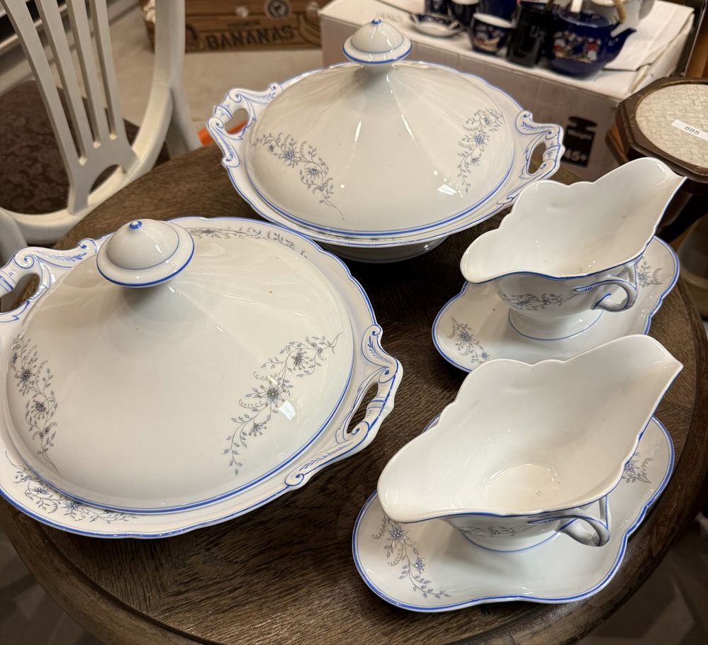 Ogromny serwis porcelanowy obiad śniadanie biały kwiatu błękitny 1383