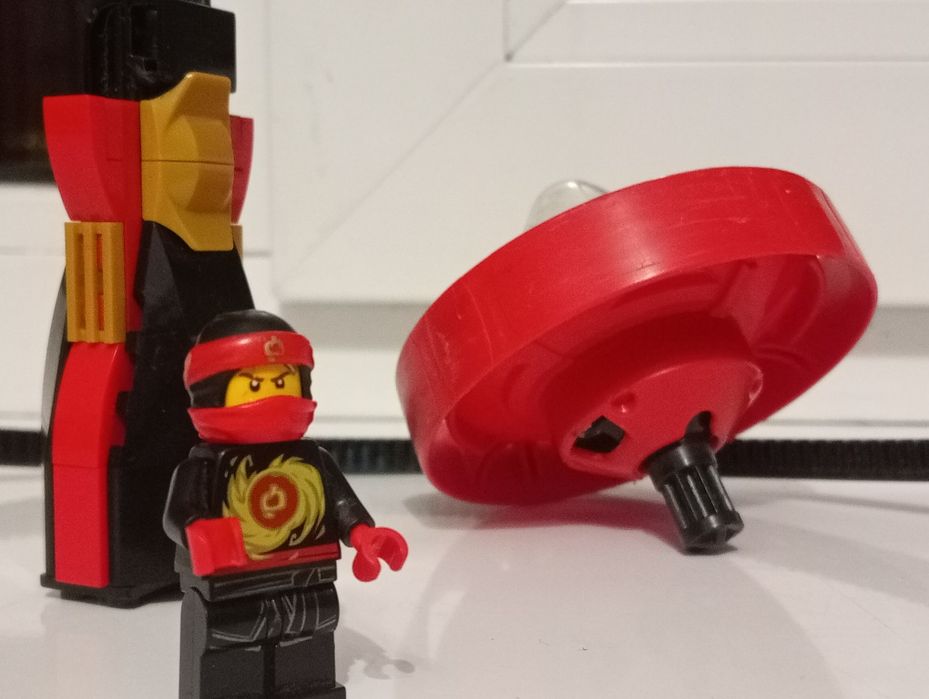 Іграшка із лега ніндзя крутжитцо