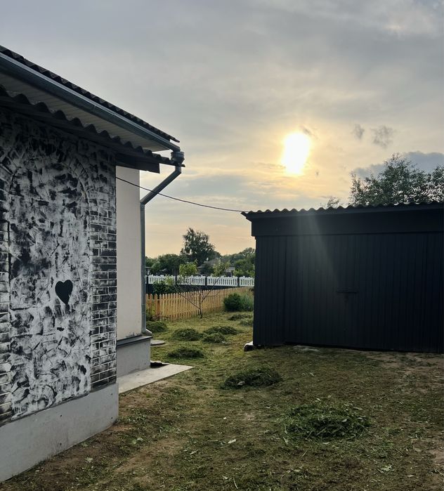 Будинок з ремонтом та терасою