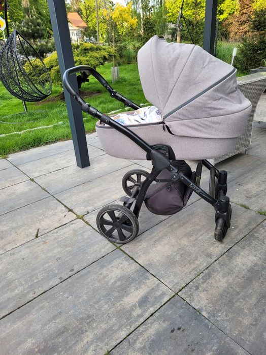 Sprzedam wózek + fotelik łupina z adapterami