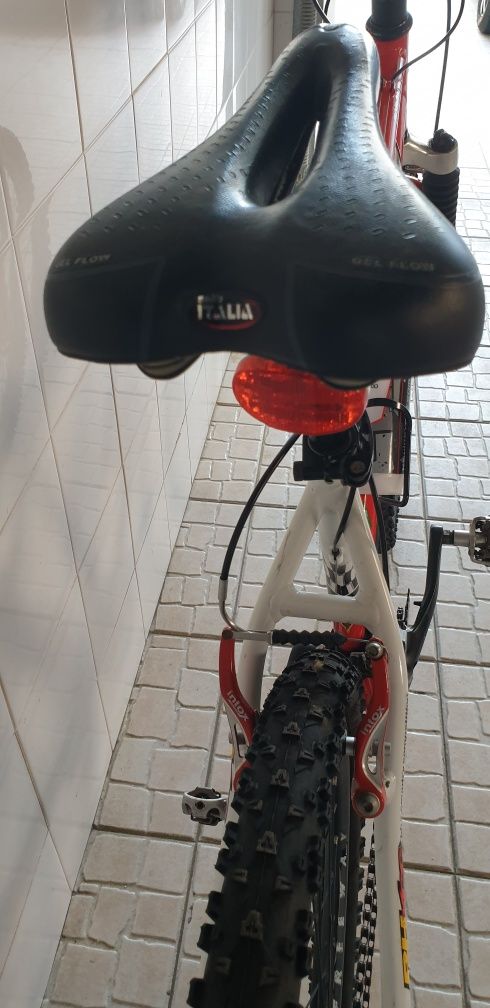 Bicicleta BTT quadro BH e desviador deore