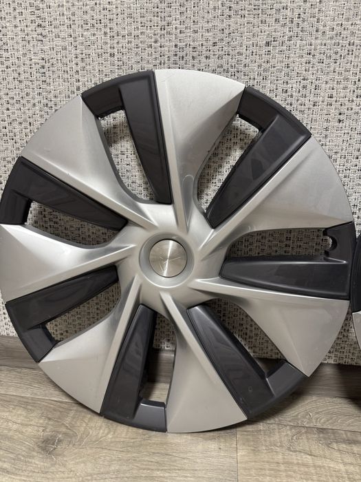 Продам колпаки  Tesla  R19 б/в