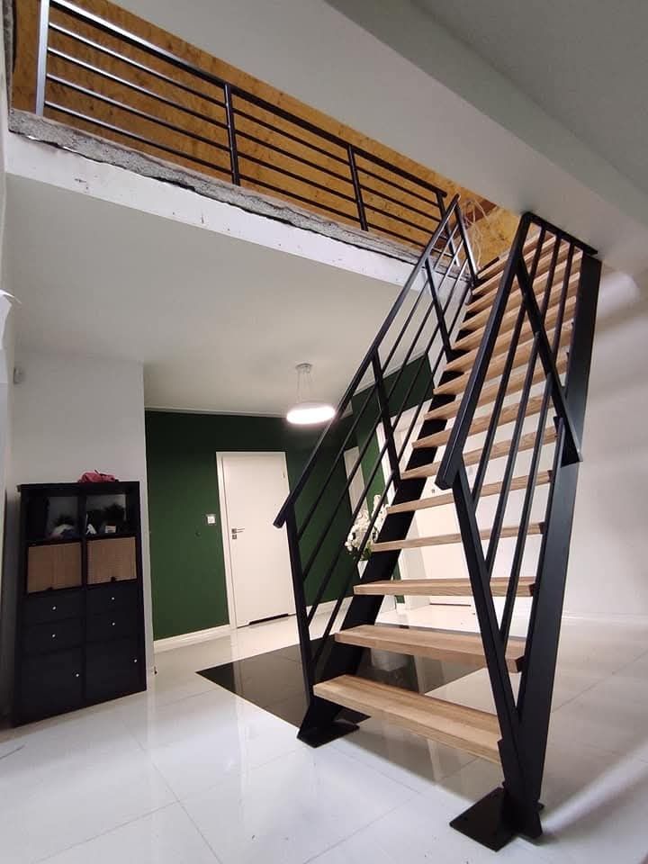 Schody wewnetrzne metalowe industrialne loft