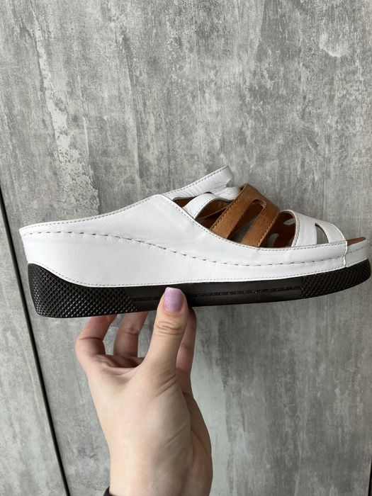 Шкіряне взуття на літо