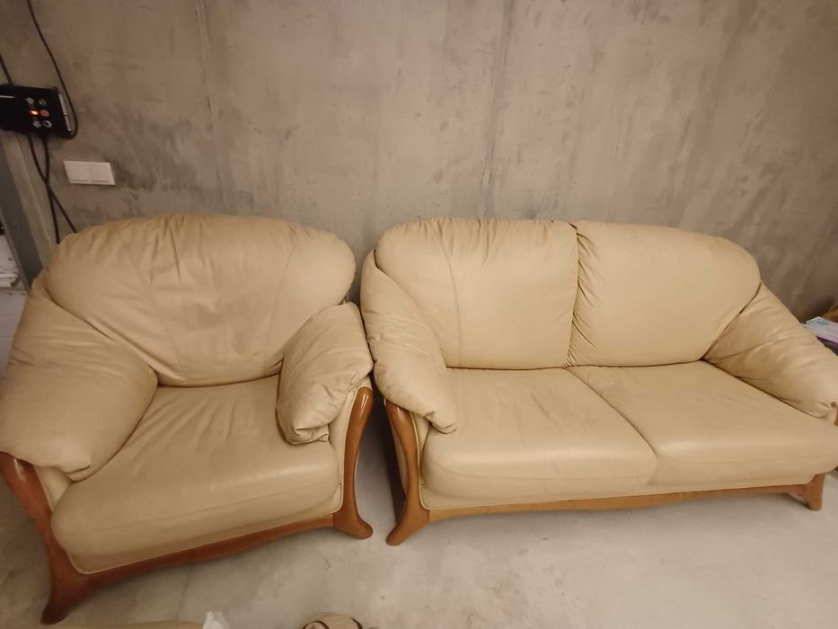 Conjunto de sofás em pele