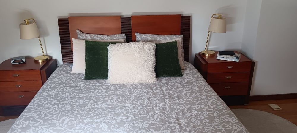 Mobília quarto madeira maciça, impecável