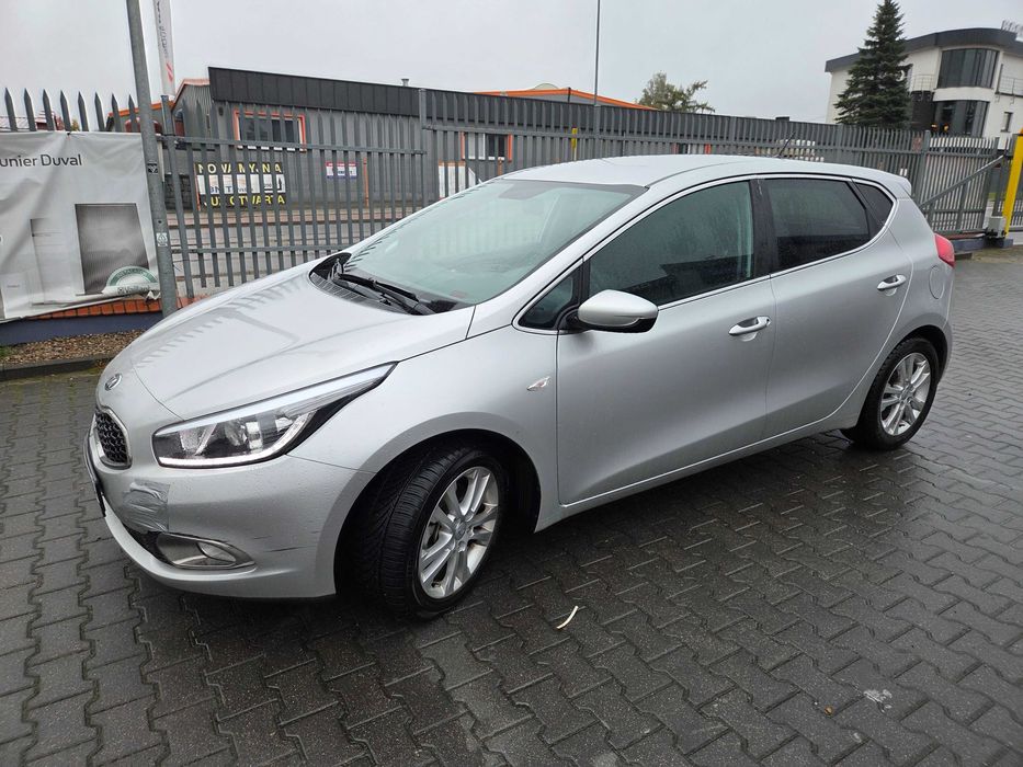 KIA CEED 1,4 2013 rok Prawie NOWY samochód TYLKO 10359 kilometrów