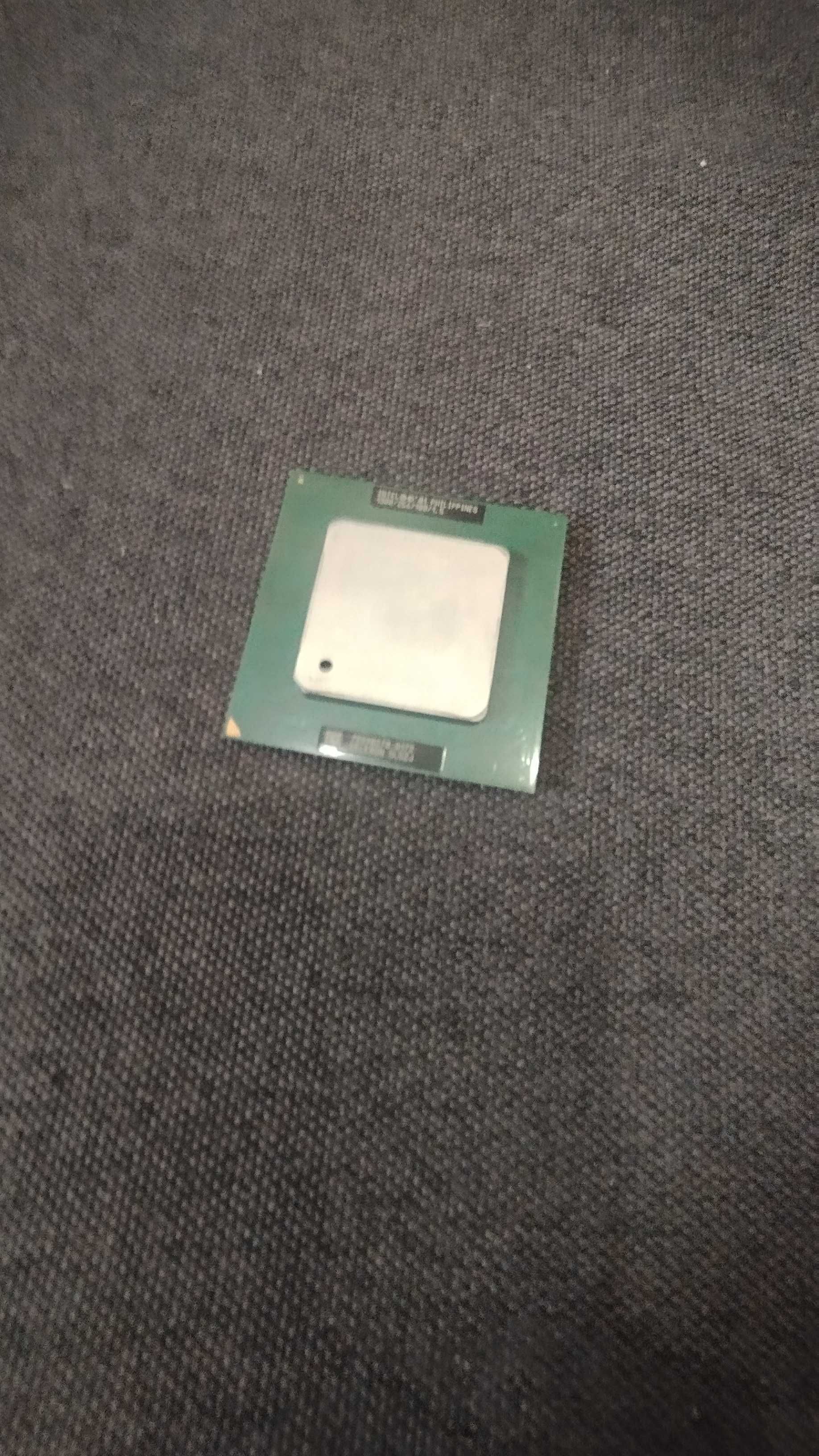 Процесор Intel 01 Philippines 1300/256/100/1.5