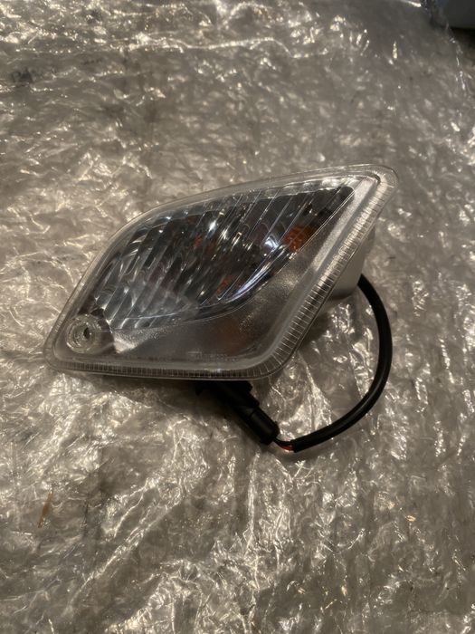 Piaggio Vespa GTS 125/300 Kierunkowskaz Migacz N495