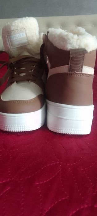 Женские зимние ботинки сникерсы на меху 41 р, по стельке 26-26,5см