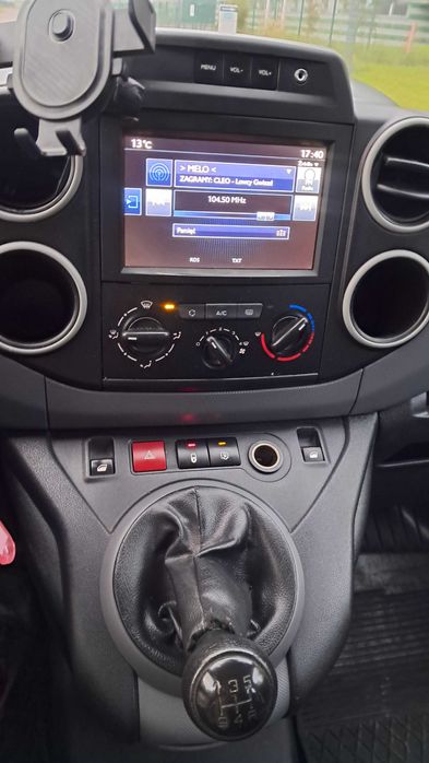 Peugeot Partner Long Tempomat 1.6HDi 2017r Klima Hak Czujniki Ekran