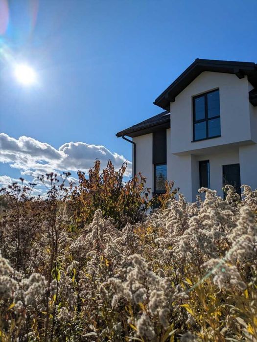 Продаж ексклюзивного котеджу з власною земельною ділянкою у Винниках