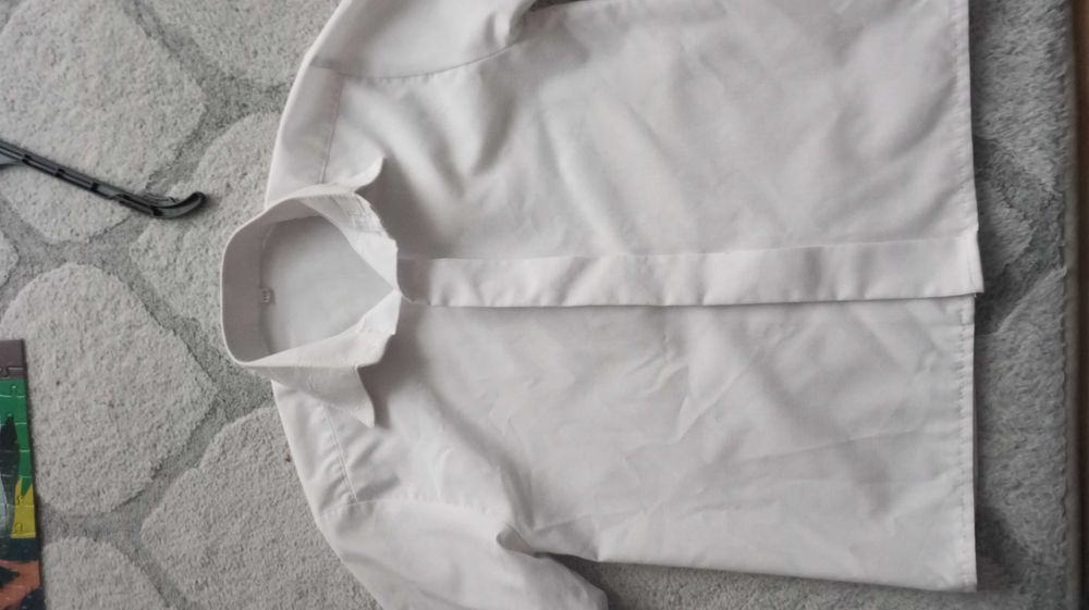 Biała koszula dziecięca