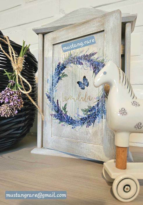 Szafka na klucze. Klucznik lawendowy