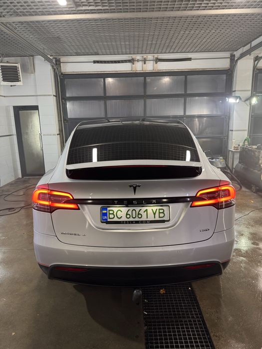 Tesla model X 75d