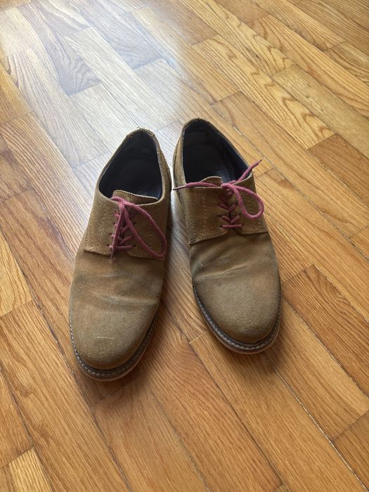 Vendo sapatos de pele