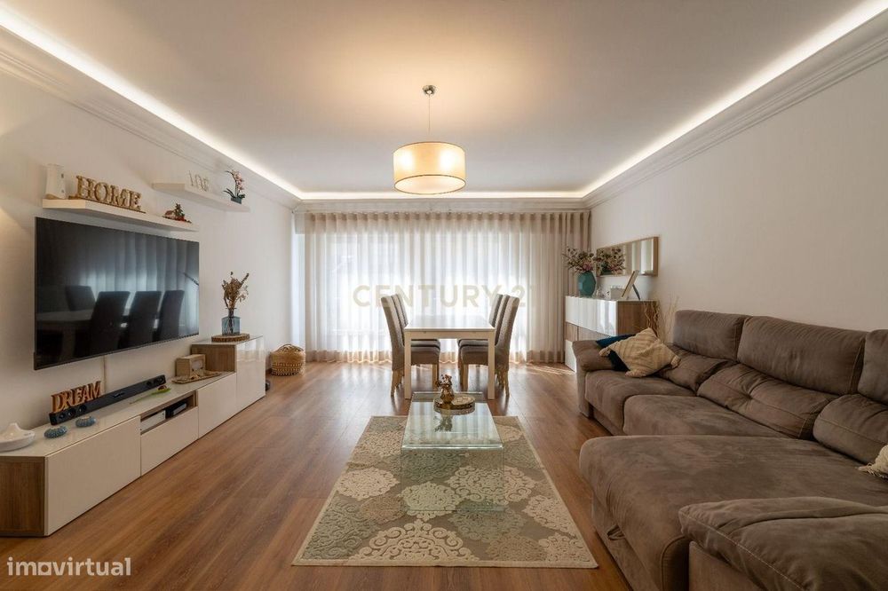 Apartamento T2 remodelado no Casal da Barota em Belas