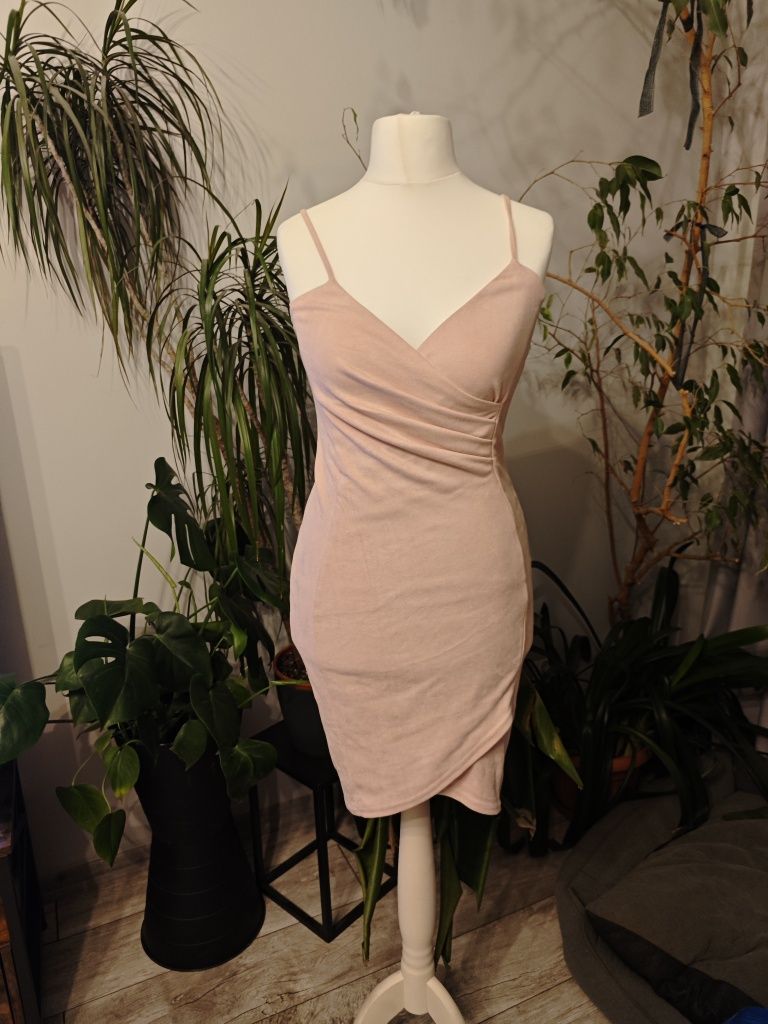 Sukienka welurowa elegancka retro dopasowana elegancka weselna