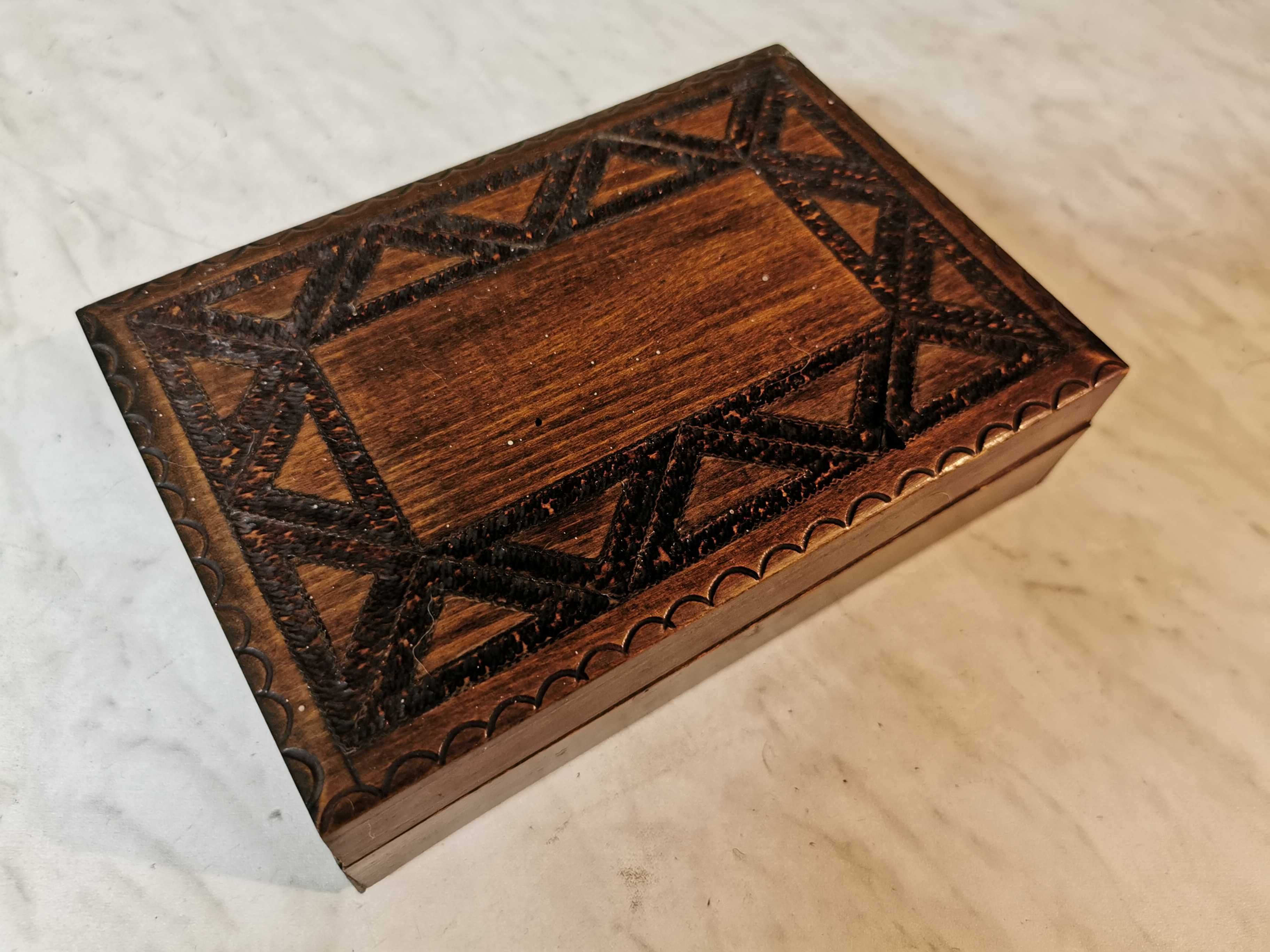 Drewniane pudełko z PRL vintage