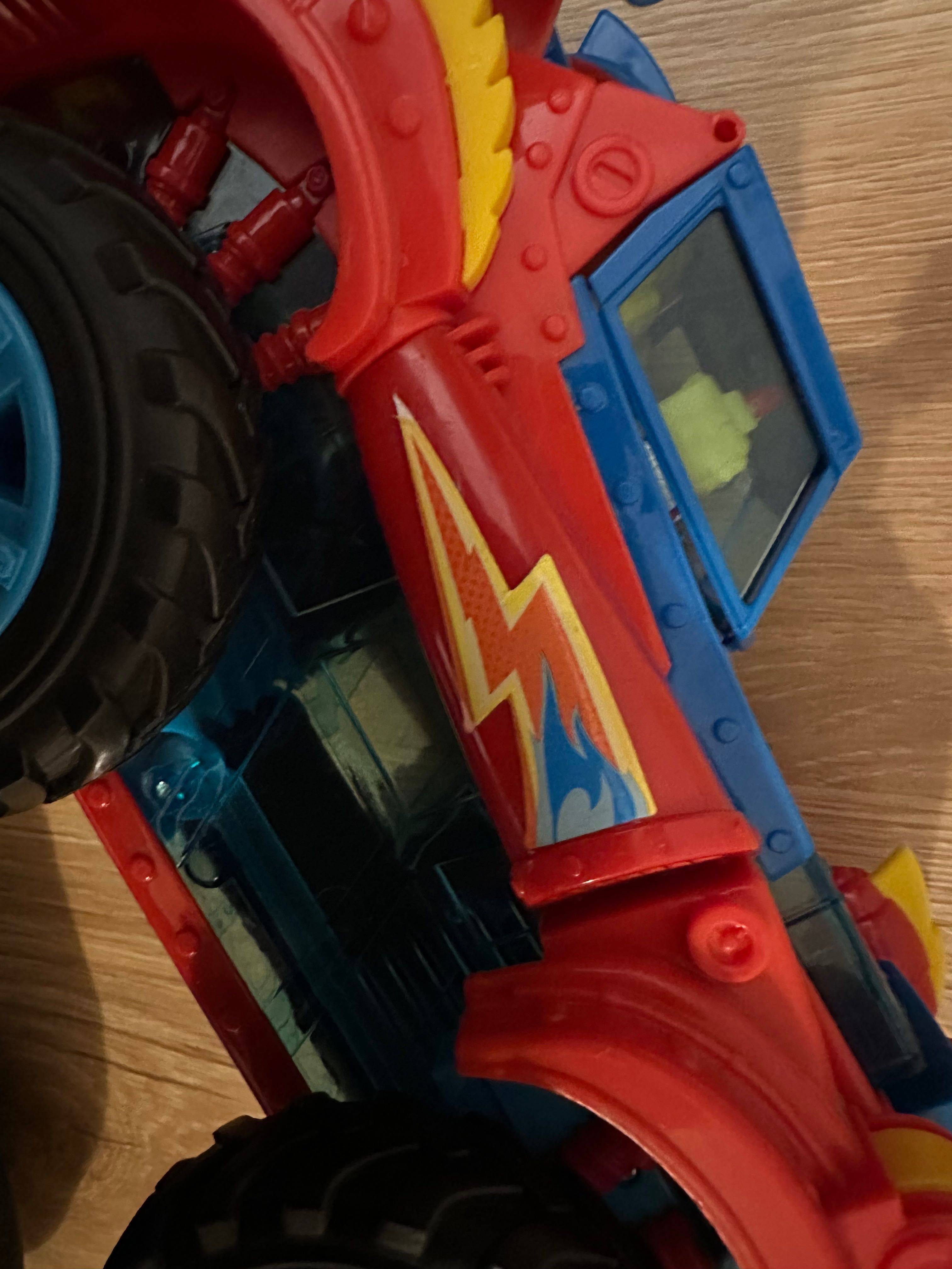 SuperZings 1, Hero Truck Monster Roller, pojazd superbohaterów