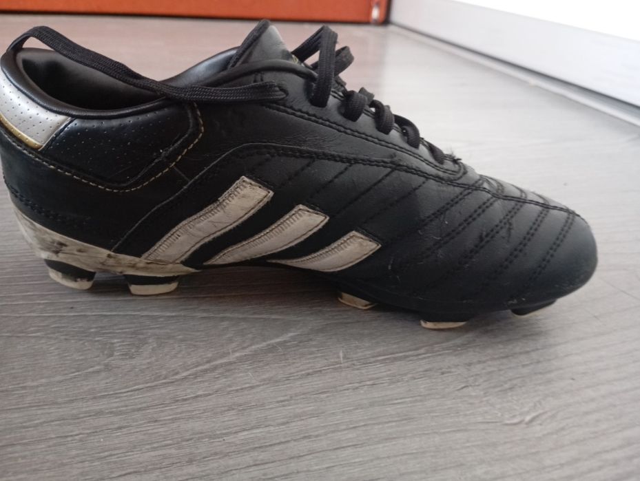 Продам бутсы футбольные