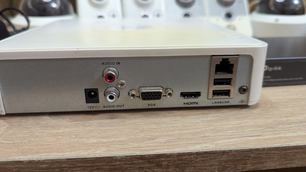 Комплект відеоспостереження Hikvision на 6 камер