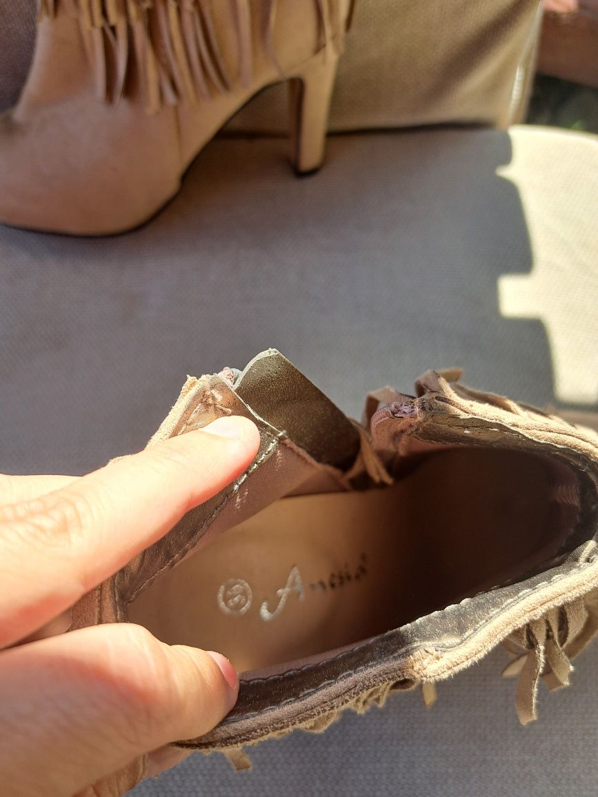 Buty beżowe na obcasie botki 36r