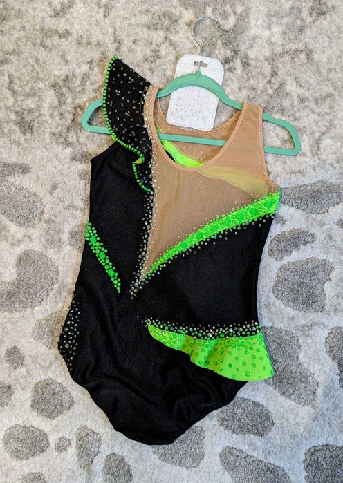 Strój startowy do gimnastyki artystycznej.