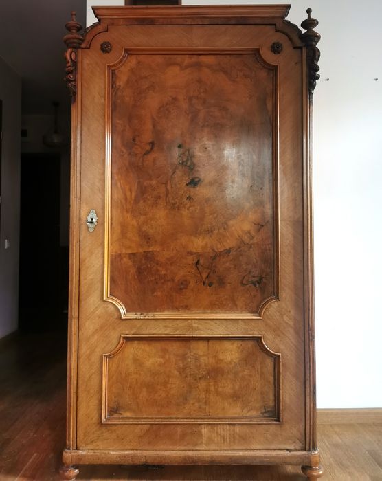Biedermeier kolekcjonerska szafa orzech