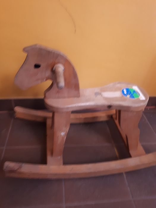 Koń konik na biegunach drewniany solidny.